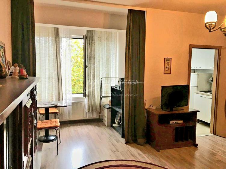 Garsoniera spatioasa-41 mp. Prelungirea Ghencea 281, posibil 2 camere. - 2