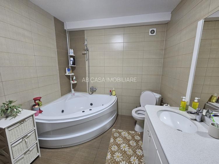 Imobil P+2E+M, cu spațiu comercial, zona Spitalul Județean, comision 0% - 19