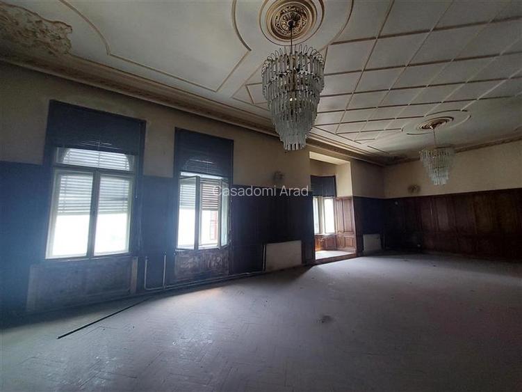 Cladire ultracentrala cu curte privata, pentru activitati diverse - 9