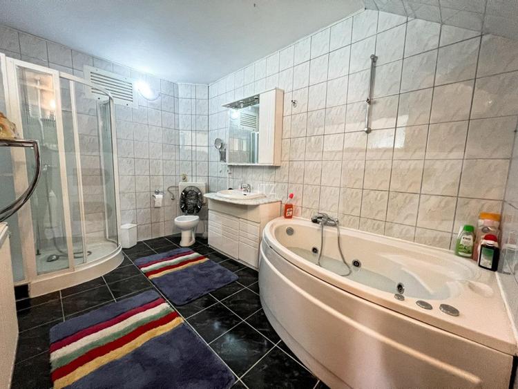 Vila deosebita de 534 mp, 1800 mp, terasa, Codlea  - 12