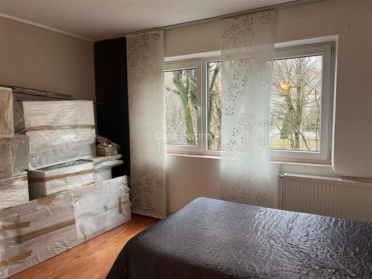 Apartament cu  4 camere si garaj zona centrala - 9