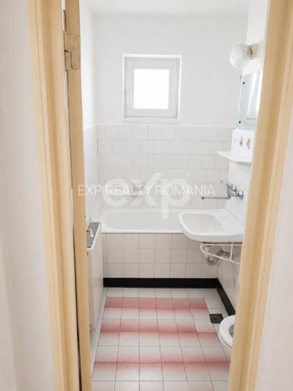 Apartament 2 camere semidecomandat de vanzare, centrală proprie, strada Mioriței - 5