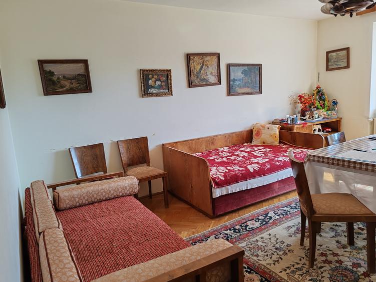 Apartament 3 camere liber la vanzare, pozitie deosebita zona Colinei