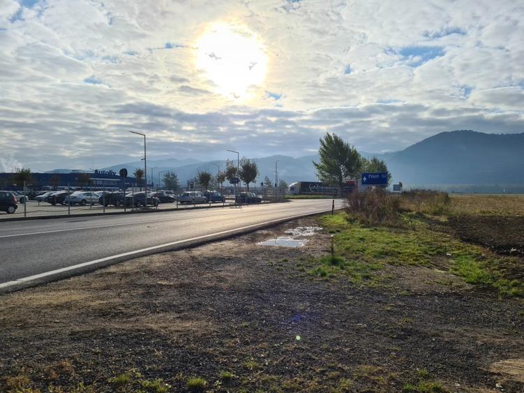 Teren 44.711 mp, acces din giratoriu la capatul ocolitoarei Brasov -DN1 Ghimbav