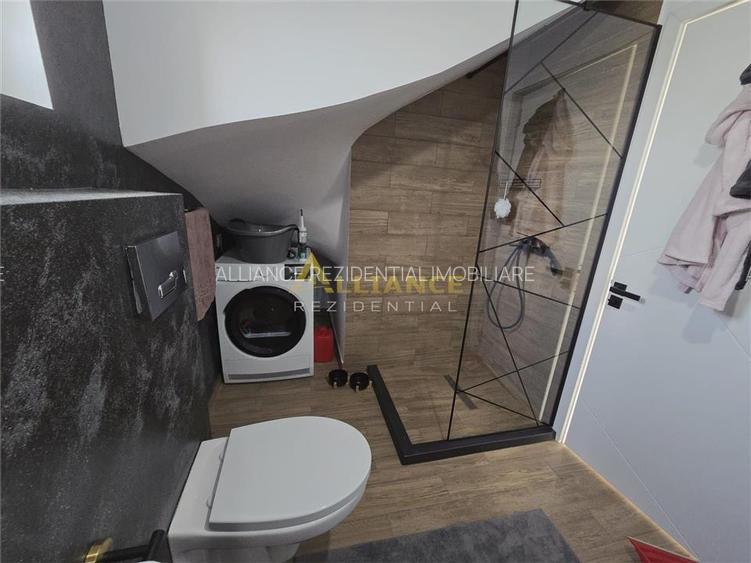 Duplex cu perete dublu- 4 camere - 2 bai - apa curenta  - pod - 11