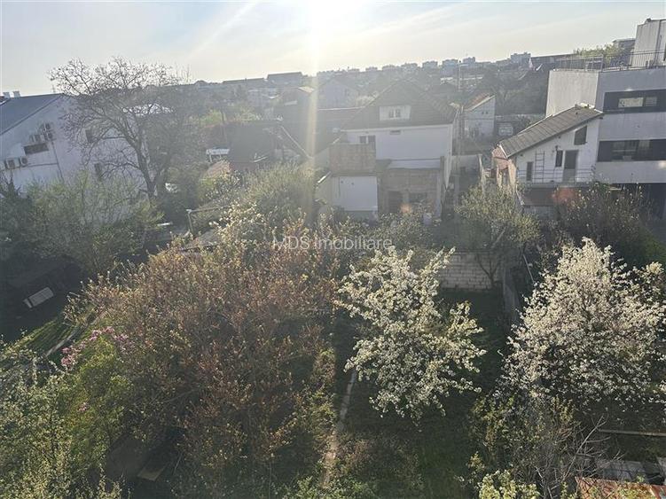 Mobilat si utilat la etajul 3 in zona Girocului - 12