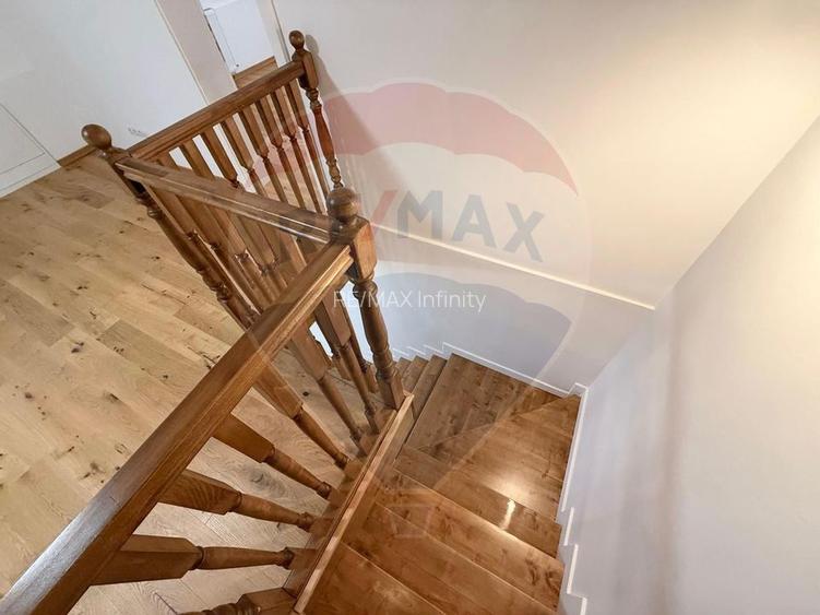 Apartament 4 camere, pe 2 niveluri si curte comuna în Centru - 23