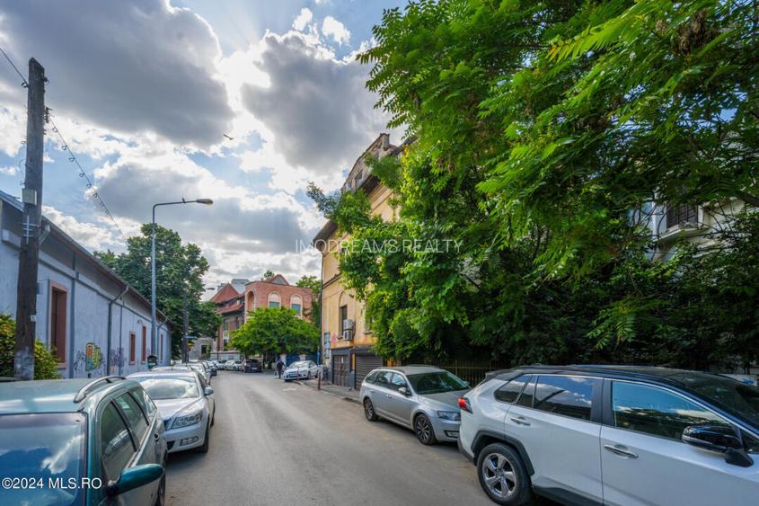 Casa deosebita aproape de Piata Romana,5 camere,168 mp total utili