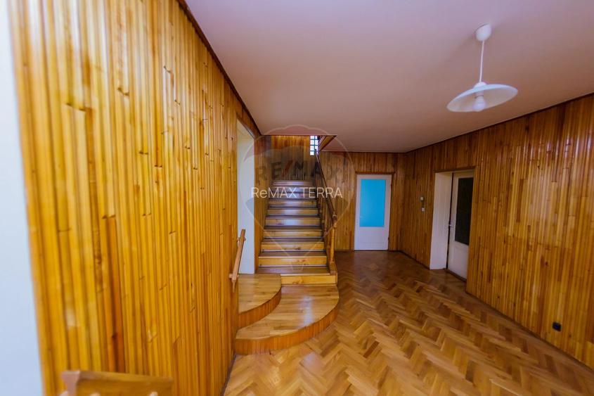 Casă de închiriat lângă parc – potrivită pentru centru / birouri - 17