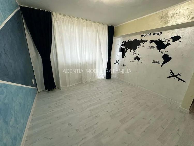 Apartament de vanzare 3 camere Micro 21 bloc C2 - 6