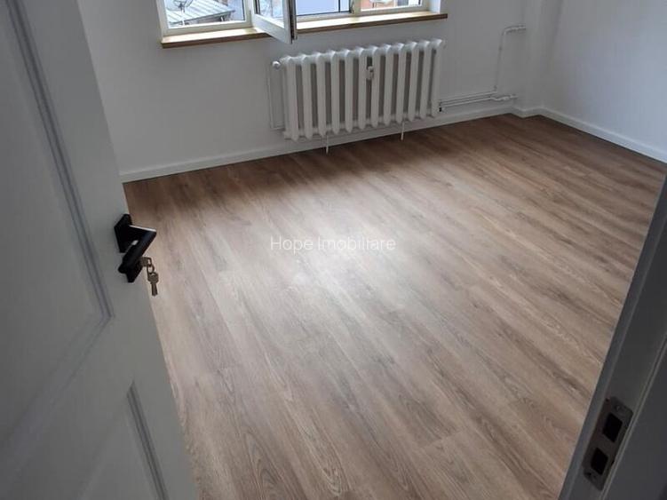 Nerva Traian - Apartament 3 camere decomandat ,renovat total - 4