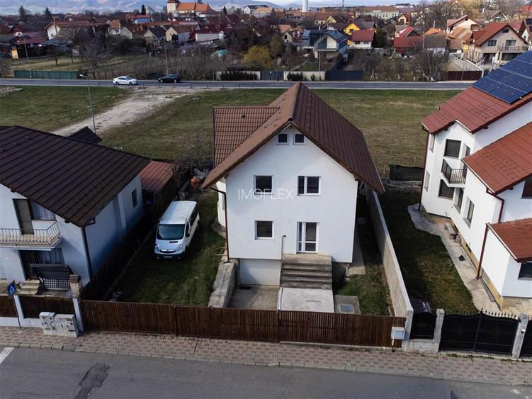 Casa spatioasa cu etaj si curte în Ghimbav - 4