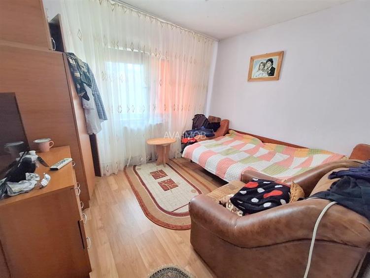 Apartament 2 camere semidecomandat , zona Ura - 2