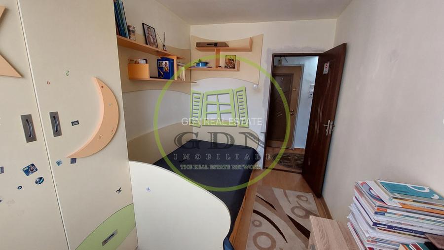 Apartament trei camere semidecomandat, etajul 5, Craiovita zona Niella - 4