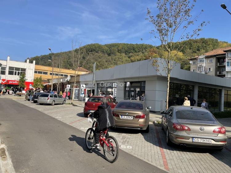 Inchiriez spatiu comercial central 500m2 - 4