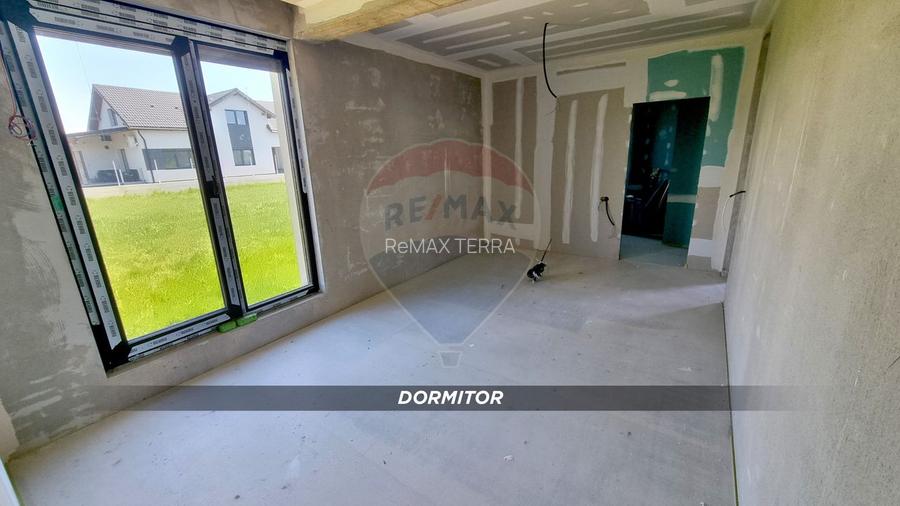 Vă propunem spre vânzare o casă deosebită - 24