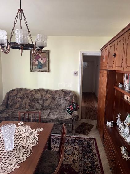 Închiriez apartament 3 camere - 5