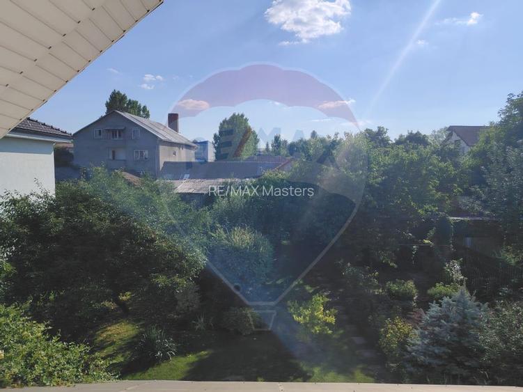 Casă / Vilă cu 8 camere de vânzare în zona Central - 37