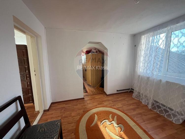 Casa cu 5 camere de vanzare in Priseaca 450 mp teren - 9