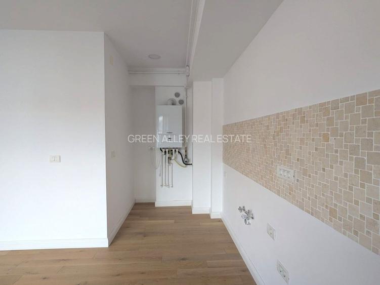 BOUTIQUE  //  STR. POLONA // LINISTE//  PARCARE - 10