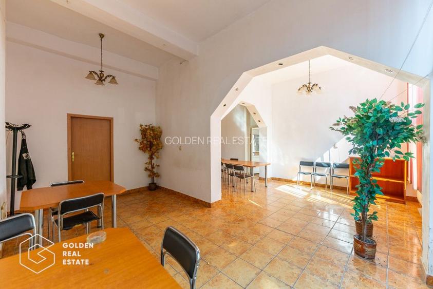 Cladire cu 24 camere, langa Castelul Regal Savarsin - 24