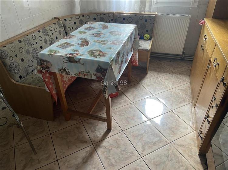 Apartament 3 camere , zona ultracentrala (Casa de Pensii ) , decomandat ,72 mp , - 11