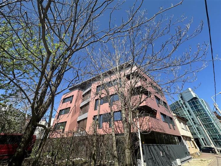 Spatiu de birou de inchiriat - 121 mp  - mentenanta inclusa - 12