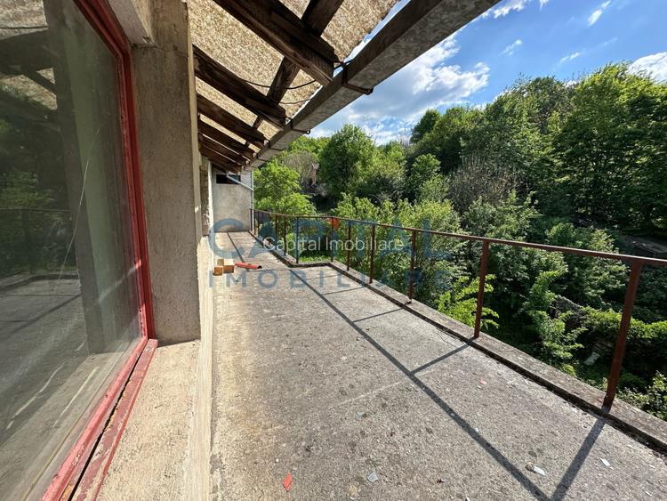 Apartament la casa, zona Timisorii, necesita compartimentare, terasa de 30 mp - 2