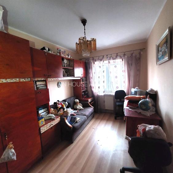 Apartament 3 camere si mansarda (zona Liceul nr.1 ) - 3