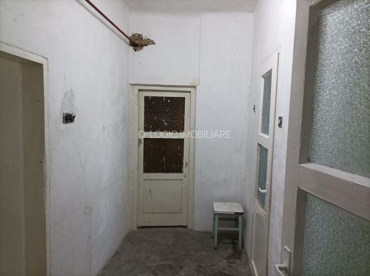Apartament 3 camere liber la vanzare zona Central - 15