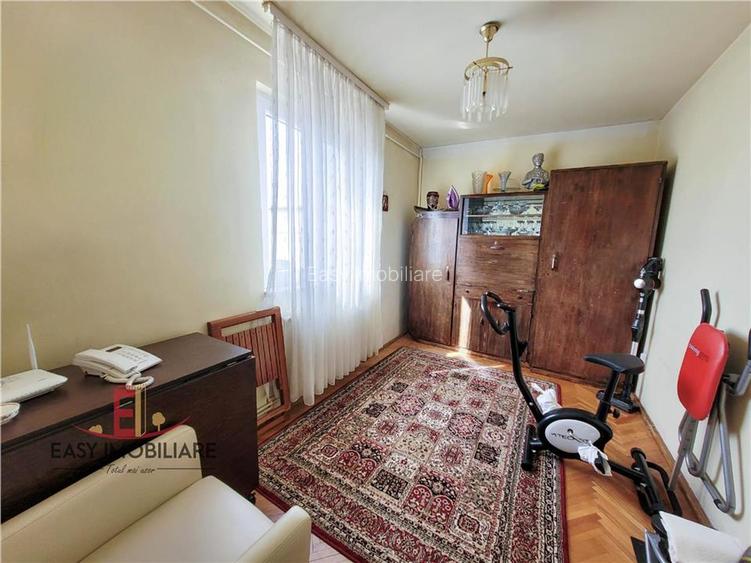 Apartament 4 camere , Str.Parangului , Zona Linistita , 80mp - 7