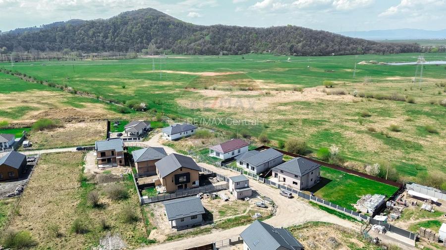 Casă cu 4 camere de vânzare, 130mp utili, teren 600mp in Harman - 4