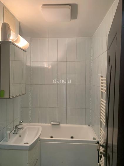Proprietar apartament 3 camere, loc parcare - 9