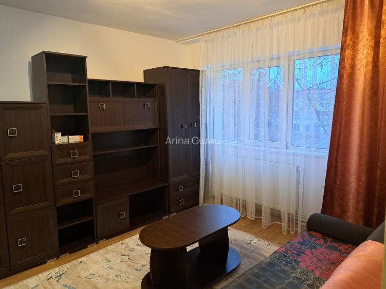 2 camere pe B-dul Revolutiei etaj 1 - 7