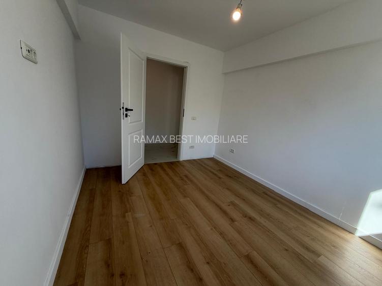 Titan, parcul Titanii, pe Zavideni, 10 minute metrou, renovat complet, bloc 4 et - 9