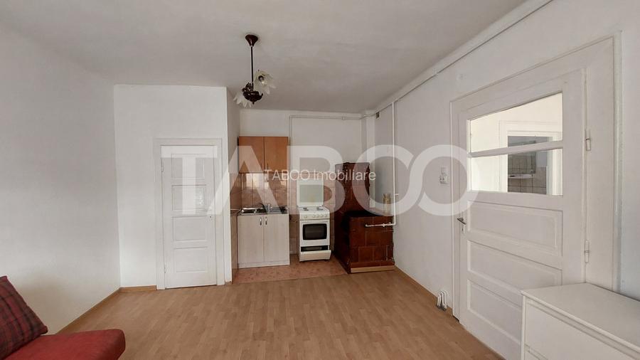 Doua case la pret de una teren 900 mp zona Turnisor - 9