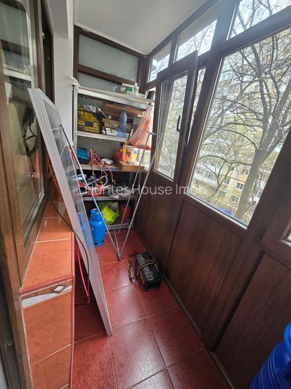 Apartament 3 camere, 2 băi cu geam, aproape de metrou Gorjului. Bloc din 1981 - 4