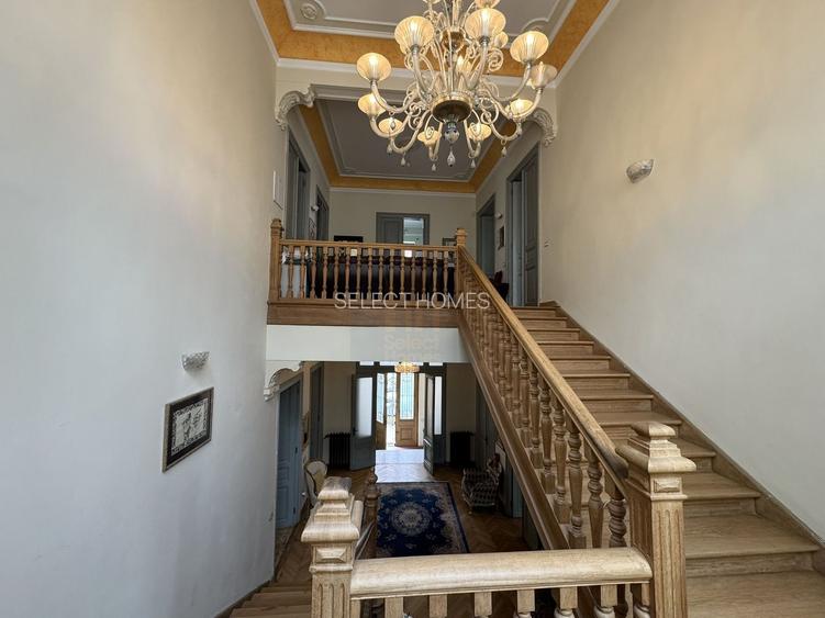 Vila istorica de vanzare in zona *Unirii* | 21 camere | curte, garaj - 17