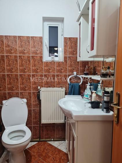 Casa, P+1+M,  la 5 minute de Metrou Apărătorii Patriei. - 8