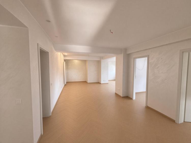 Vanzare apartament 4 camere Timpuri noi