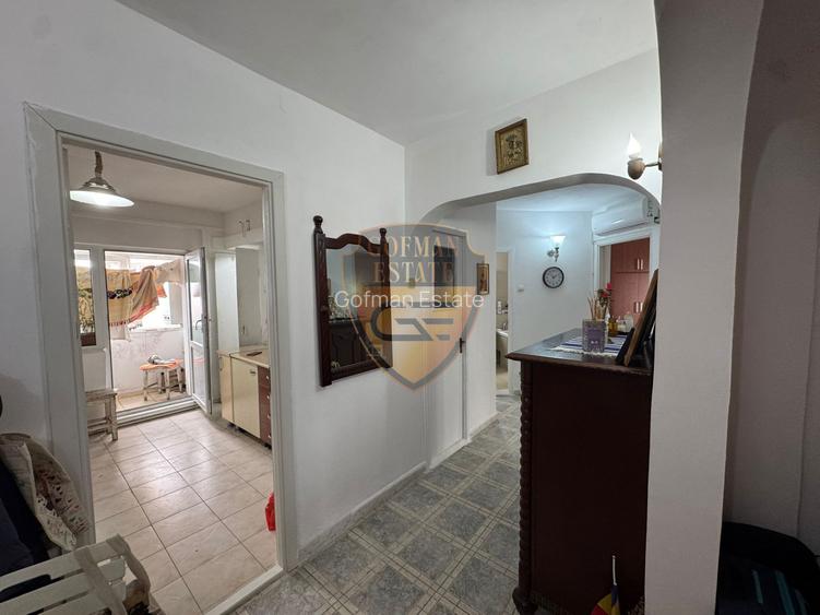 3 Camere, Capitol Bd Mamaia 81mp, 3 balcoane, etaj 4/4, centrala gaz, 2 bai, A/C - 17