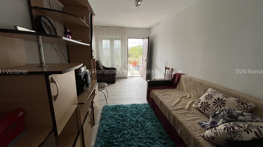 REV2005180 Casa cu 7 camere zona retrasa Poroinica - 11