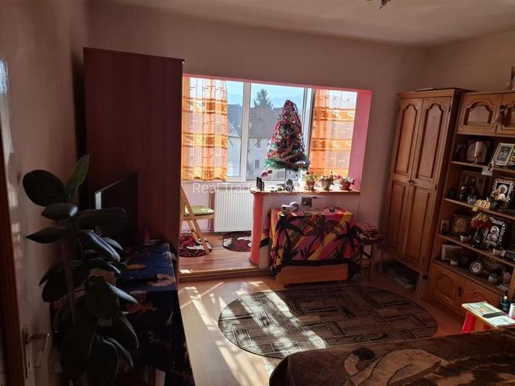 Apartament 2 camere decomandat zona Tractorul - 3