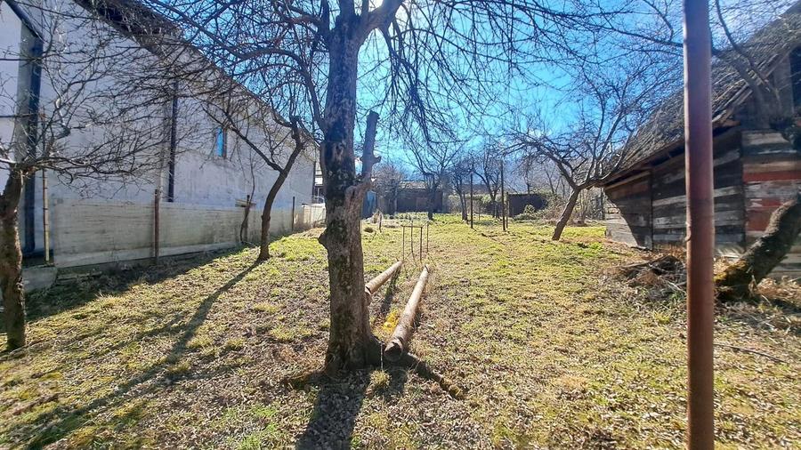 CASA CU TEREN GENEROS si acces pe doua fronturi - 3