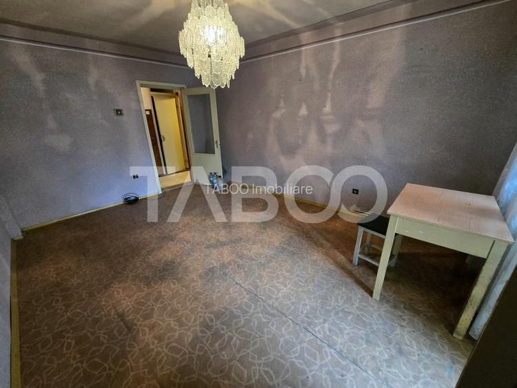 Apartament decomandat 4 camere 4 balcoane 2 bai etaj 1 Central Sibiu - 12