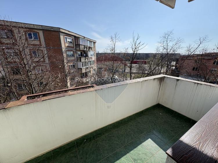 Vanzare apartament 3 camere decomandat cu loc parcare Micalaca zona300 - 15