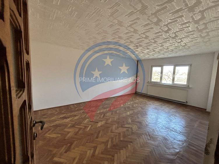 Vilă spațioasă D+P+E+M, 400 mp | Curte generoasă 400 mp | 3 intrări - 8