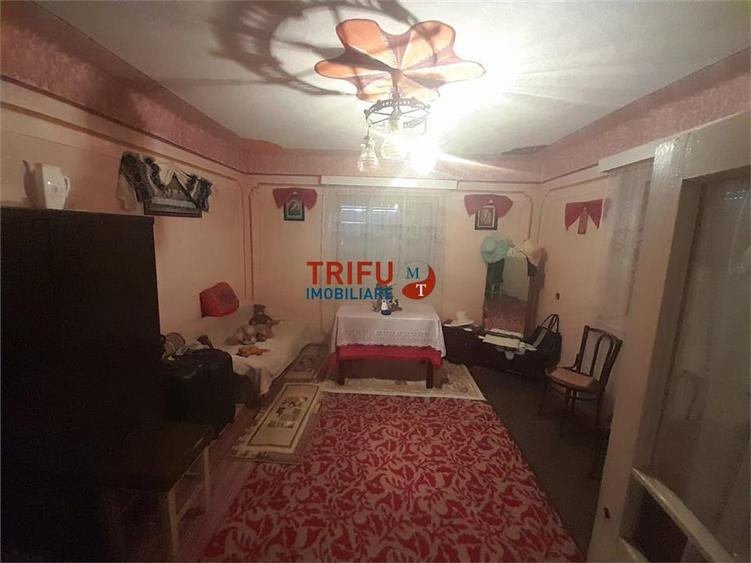 Casa cu 4 camere de vanzare in Com.Berghin