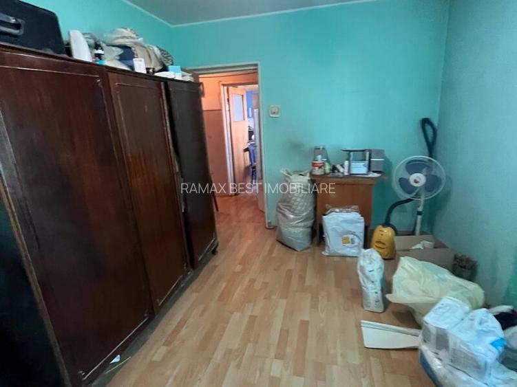 Titan, 5 minute metrou Costin Georgian, piata Minis, - 4