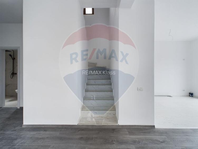 Casa de vanzare + teren 1000 mp - 4